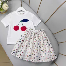 Nuovi set di vestiti T-shirt per ragazze Abbigliamento estivo tute per bambini Taglia 100-160 Maniche corte e gonna corta con stampa ciliegia 24Feb20