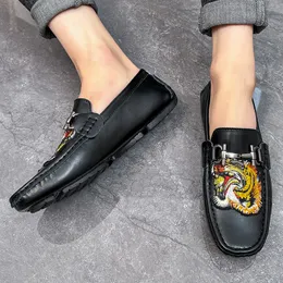 Lefu Shoes Men PU Round Head Fashion Handmade Embroidery Daily Youth Banquet Party Comfortable and Breathable British Men Shoes