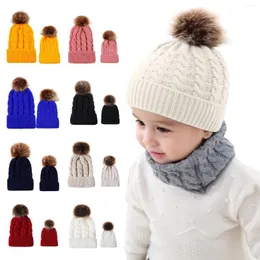 Berets Mommy و Me Hats Cap-Child Treamflap Cap مع Pompoms Mother Baby Baby Hat Dark Winter Winter High