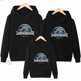 Familjsmatchande kläder 2023 Ny familjematch Sweatshirt Lång ärm Jurassic World Parent-Child Loose Hoody Topps Dinosaur Hoodies varma skjortor