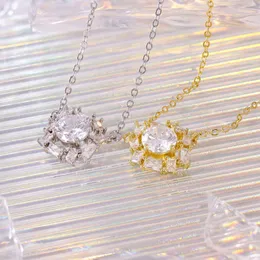 Necklace Moissanite Elegant Flower Pattern Copper Plated True Gold Temperament Pendant with Collar Chain for Women