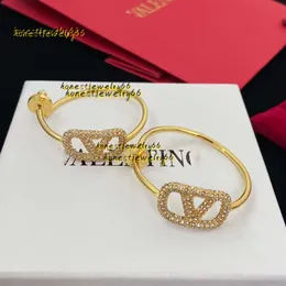 Stud Stud 2024 Senior Designer Earrings Designer For Women Stud Luxury Gold Heart Shape Pearl Crystal Gold Double V Letter 925s Silver Jewelry Classic A Surprise Gift