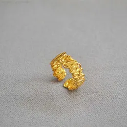 Pequeno grupo criador de tendências, elegante e moderno, versão coreana, abertura de filigrana de ouro, personalizado e simples, versátil, anel de dedo indicador feminino