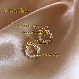 Stud Stud Crystal örhängen Stud Metal Pearl Ear Clips örhängen smycken Kvinnor Fashion Ear Claw Luxury Earring Girls Elegant Trendy Jewelry Party Gift 2024