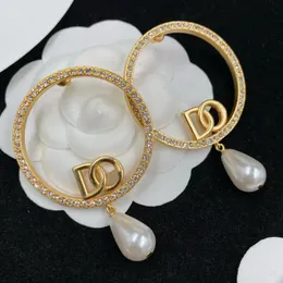 Luxus Designer Creolen Huggie Ohrringe Damen 18k Gold Diamant Schriftzug Weiß Harz Anhänger Ohrringe Damen Party Geschenk Schmuck