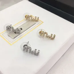 Projektant Miumum Biżuter Miao Rodzina Nowe kolczyki dla kobiet z zaawansowanym zmysłem i zindywidualizowanym temperamentem Mosiężne złoto Diamentowe kolczyki MIU