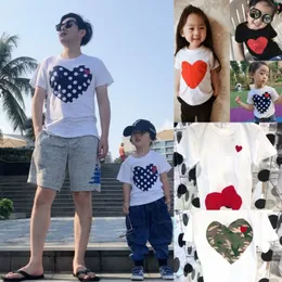 Projektant dzieci Red Heart T-koszule rodzicielskie kobiety mężczyźni ubrania rodzinne ubrania chłopcy dziewczyny letnie bawełniane koszulka dzieci topy tee x1sd#