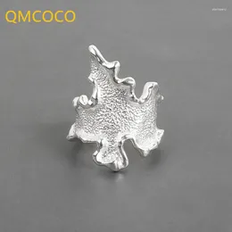 Clusterringe QMCOCO Silber Farbe 2024 Trendy Geometrie Unregula Muster Hand offen einstellbarer Ring für Frauen Einfache Vintage -Schmuckgeschenke