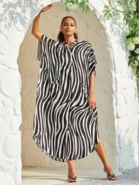 Kvinnors badkläder Sunfororou Kimono för strandficka kaftan klänning kvinnor strip tryckt baddräkt täcker lätt boho tunika