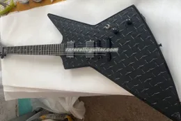 Em estoque metálico James Hetfield Matte Black Diamond Plate Guitarra elétrica Ninja Star Inlay China EMG Pickups Black Hardware