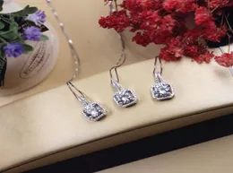 925 Sterling Silver Four Square Zircon Diamond Pendant Clavicle女性ファッションネックレスのチェーン18K TH4107282の役割を果たすに値する