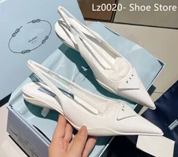 Slingback kadın topuklu tasarımcı üçgen pompalar siyah deri sivri elbise paty ayakkabı ayak parmağı sandaletler slingbacks pompa beyaz topuk rahat moda marka tasarımcı sandalet