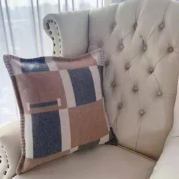 Hot selling 1500g Gray H Blanket Cushion Top quailty Wool Thick Home Sofa Good Quailty 135&175cm