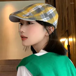 Basker japanska retro färgplädkvinnor basker vår och höst street mode kortbrimmad litterär fritid framåt hatt för män