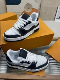 Yeni Tasarımcı Ayakkabı Logosu Kabartmalı Eğitmen Spor Sneaker Beyaz Siyah Sky Mavi Yeşil Denim Pembe Kırmızı Lüksler Erkekler Günlük Spor ayakkabılar düşük platform kadın eğitmenler Eur 36-46 kutu