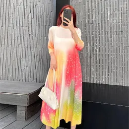 Vestidos casuais miyake dobras 2024 primavera cor combinando vestido moda impressão sete pontos manga redonda rugas midi saia