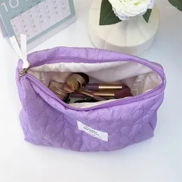 Cosmetic Bags Cute Storage Bag Quilted Love Design Women Soft Comfortable Makeup For Lipstick Tissue Jewelry Pouch