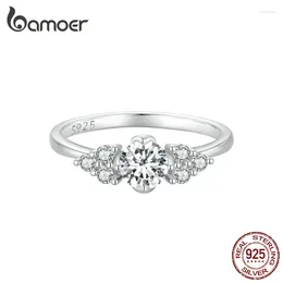 Klusterringar bamoer 0,5ct d färg vvs1 ex rund moissanit ring för kvinnor engagemang bröllop smycken pave inställning cz 925 sterling silver