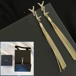 Boutique Designer örhängen Ny kärlek Gift Charm smycken Högkvalitativ Kvinnor Birthday Wedding Jewelry Earrings With Classic Logo Luxury Earring Box Packaging