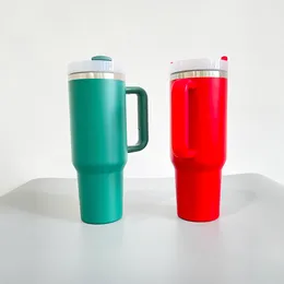 Stor kapacitetspulverbelagd H2.0 Jul Xmas Red Green 40oz Quencher Tumbler för lasergraverad pulver belagd med handtagslock och halm, säljs av fodral