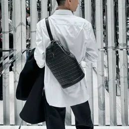 Vintage gitter hinkar shoppingväska krok spänne hinkväska mångsidig praktisk mjuk lammskinn svart klassiska handväskor designers 240115