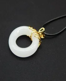 Natural Xinjiang Kunlun White Jade Quartz Rock Jade Peace Ring Pendant Inlaid Peace Circle Women039S tröja Chain1914847