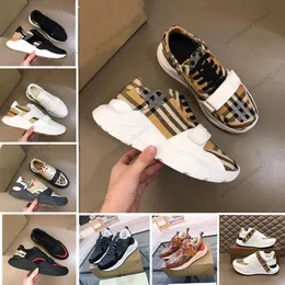 En Kaliteli Tasarımcı Ayakkabı Çizgili Vintage Spor Sneaker Erkekler Lüks Marka Trainer Damalı Gezer Sneakers Platform Sıradan Ayakkabı Sezon Tones Flats Trainers Klasik Açık