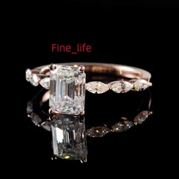 Женские кольца из розового золота 9 карат с бриллиантами изумрудной огранки 1 карат и 2 карата
