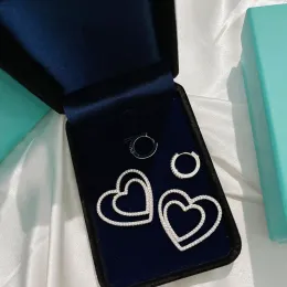 Orecchini d'amore Designer per le donne Orecchini a cerchio con ciondolo Diamanti pieni Orecchini a doppio cuore placcati in argento Gioielli di lusso Regalo Orecchini per orecchini da sposa