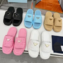 Raffian Flatform Sandalet Rafian Sandalet Tığ işi Flatform Slayt Doğal Tasarımcı Sandalet Sıkı Dokuma Raffian Sandalet Emaye Metal Üçgen Sandal Veriyor