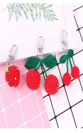Söt handgjorda stickningar Big Cherry Strawberry Key Chains For Women roliga fruktnyckelringar väska hängande bil nyckelhållare Keyrings5163367