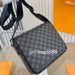 Kvällspåsar Hot designer väska designer väska män och kvinnor designer messenger väska klassisk magnetisk stängd belagd duk läder axelväska crossbody väska