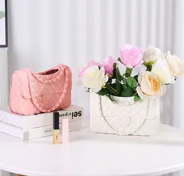 Vaso di design a forma di borsa decorazione da tavolo per la casa vaso personalizzato borsa a catena in tinta unita vaso decorazione di fiori secchi decorazione cesto vaso bianco nero rosa