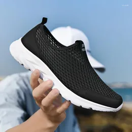 Scarpe Casual Mesh traspirante uomo Sneakers estive passeggiate all'aperto 2024 sandali Slip-on leggeri Zapatos De Hombre