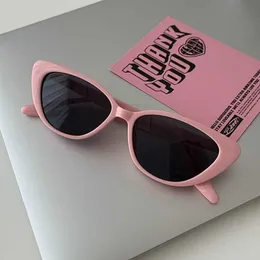 Fashion Styles Unisex Sunglasses sold with box Packaging Womens Shades Quality Eyewear