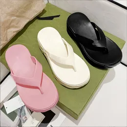 2024 Sebematik Tasarımlar Tarak Kadınları Chevron Tangal Ayakkabı Lady Beach Slip Slides Lüks Tasarımcı Flip Flops Sandal 35-42