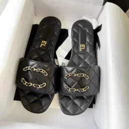 Sliders de sliders feminino Moda de sandália de verão Sapatos casuais de praia Designer de canais planos Designers Top qualidade Black White Mule Sandale