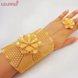 Frankrike Luxury Chain Manschett Bangle Ring för kvinnor Dubai Gold Color Indian Moroccan Big Armband Jewelry Arabic African Wedding 240219