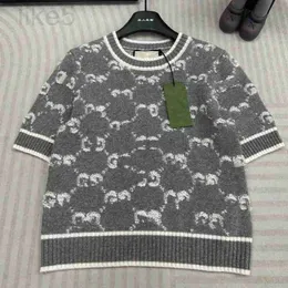 Kvinnors t-shirt designer helt ny rund hals stickad kontrast kort ärm jacquard flockar elegans mångsidig koreansk utgåva ljus lyx västerländsk stil slitage