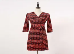 2021 designer fashion PG DVF summer women039s same red chain print short collarless wrap around dress for women2020547
