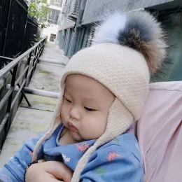 Ställer in nyfödda flickor hatt beanie ull med riktiga päls bollar vintertillbehör för barn pojke mjuk tjockare stickhattar 112 månader