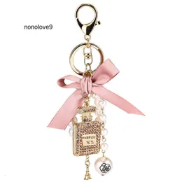 Fashion Imitation Pearl Parfym Bottle Keychain Car Key Ring Women Bag Charm Accessories Söt Bow Key Chain Creative Keyrings G1019 Keychains