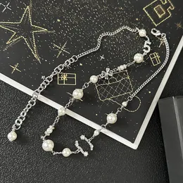 Top Sell Designer Necklaces Brand Letter Pendants Stylish Men Womens Crystal Pearl Necklace Chain Wedding Gifts High-end Gold Copper Jewelry