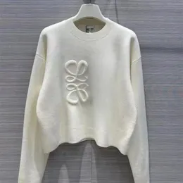 23ss ny tröja unika kvinnor hösten trendig långärmad topp high-end smal pullover kappa designer tröja kvinnor vita tunna stickade tröjor