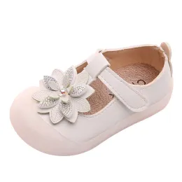 Outdoor Toddlers Girls Leather Shoes Fashion Floral Dress Shoes Infants Flats Tstrap Flowers with Rhinestone Little Baby Girl Shoes New