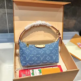 Kadın Tasarımcı Vintage denim kot pantolon mini ay debriyaj çantaları tepeleri pochette m82949 üst saplar ayarlanabilir kayış altyapısı büyük kapasiteli büyük çiçek el çantaları 19x13cm