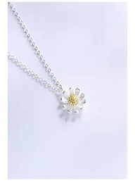 Girlfriend039s birthday gifts S925 sterling silver necklaces women039s silver necklace chrysanthemum necklaces silver cyrsta2690280