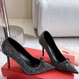 Wiosenne lato Pumps Pumps Designer Water Diamond Bow High Obcass Seksowne palce stóp Sthin Satyna Satyna Seksowna płytka usta pojedyncza sukienka Wedd Ing Buty 10 cm 35-41 z pudełkiem