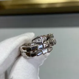 Luxo prata diamantes cobra anel com caixa redonda designer anel para mulher mens top v-ouro rosa ouro primavera galvanoplastia 18k top moissanite anel de alta qualidade