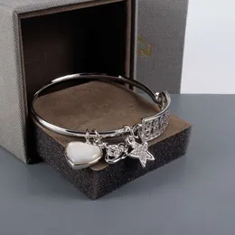 Bracciale di design Viviennr Westwoods the Natural Love Shell Lettera Saturn Bracciale Donna Trasmissione in diretta online Stessi capi di moda personalizzati